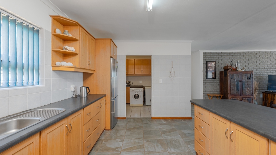 6 Bedroom Property for Sale in Suiderstrand Western Cape